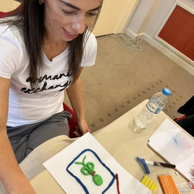 Στιγμιότυπο από βιωματικό retreat αυτοβελτίωσης και προσωπικής ανάπτυξης του Envisions Hub στην Κρήτη και την Ελλάδα