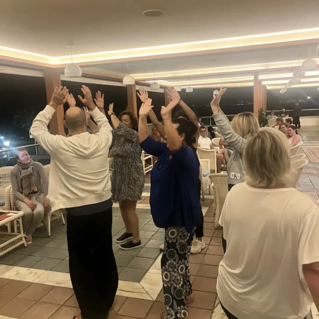 Στιγμιότυπο από βιωματικό retreat αυτοβελτίωσης και προσωπικής ανάπτυξης του Envisions Hub στην Κρήτη και την Ελλάδα