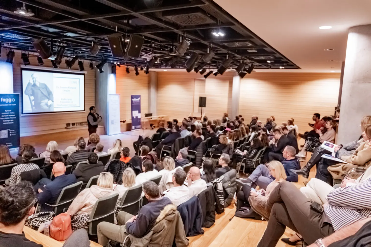 Σεμινάριο Envisions Hub με κοινό σε αίθουσα